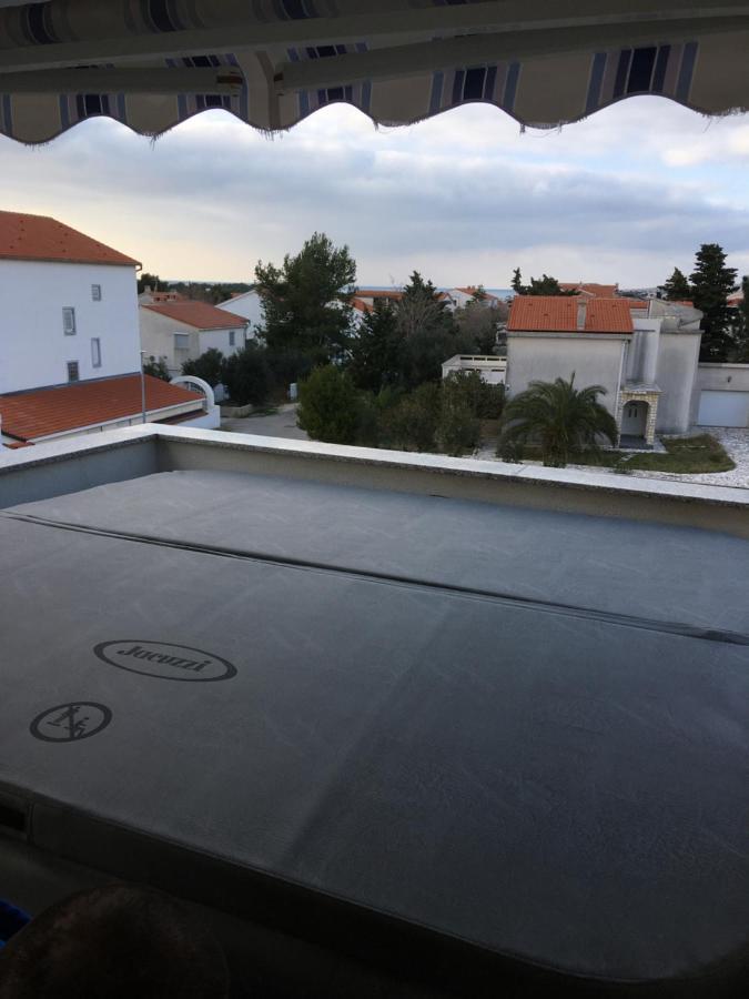 Apartment Electro With Jacuzzi Novalja Exterior foto