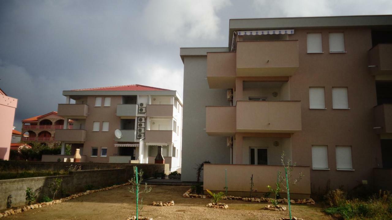 Apartment Electro With Jacuzzi Novalja Exterior foto